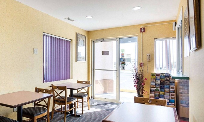 Fredericksburg Hotel | Budget-Friendly Econo Lodge Fredericksburg with Restaurant