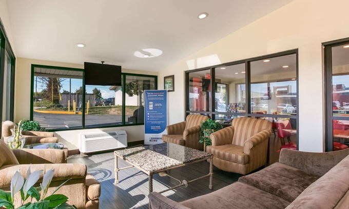 Frederick Hotel | Inviting Econo Lodge Frederick I-70 with Family-Friendly Amenities