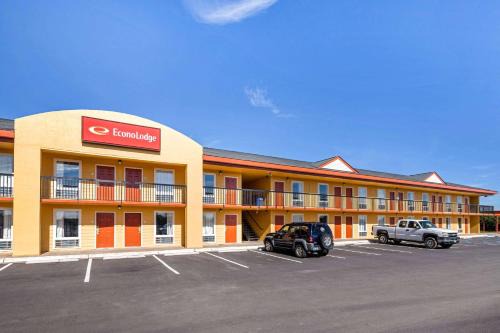 Gaffney Cabin | Budget-Friendly Econo Lodge: Pet and Family Friendly Stays
