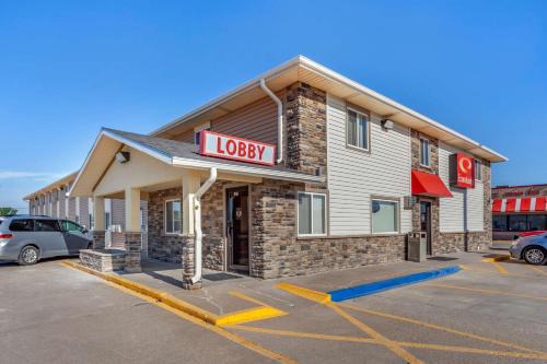 Hays Cabin | Convenient Econo Lodge Hays I-70: Pet-Friendly & Accessible