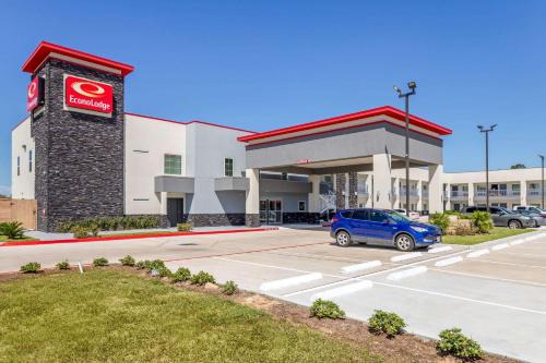 Barker Cabin | Budget-Friendly Econo Lodge: Family-Friendly Atmosphere