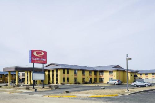 Wisconsin Dells Hotel | Cozy Econo Lodge Inn & Suites with Oceanfront Amenities
