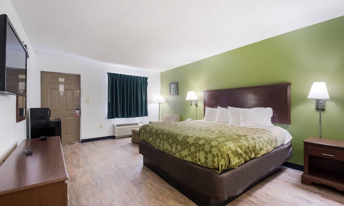 Knoxville Hotel | Budget-Friendly Stay at Econo Lodge Inn & Suites East