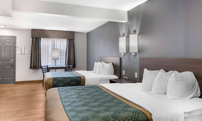Polvadera Hotel | Cozy Econo Lodge Socorro: Pool, Spa & Family-Friendly Stay