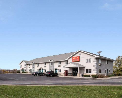 Canandaigua Hotel | Comfortable Econo Lodge Inn & Suites with Family-Friendly Amenities