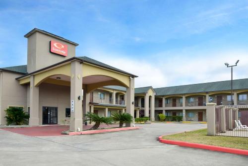 Lakeview Jefferson County Hotel | Comfortable Econo Lodge Inn & Suites Port Arthur with Pool