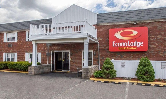 Windsor Locks Hotel | Convenient Econo Lodge Inn & Suites Near Airport