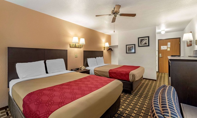 La Junta Hotel | Budget-Friendly Econo Lodge with Spa and Family Amenities
