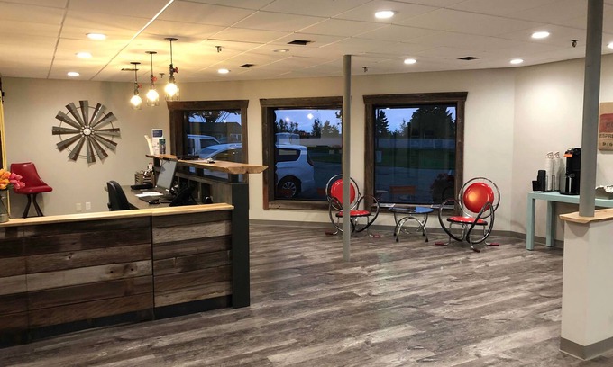 Upper Peninsula Michigan Hotel | Budget-Friendly Econo Lodge Lakeview with Family Amenities
