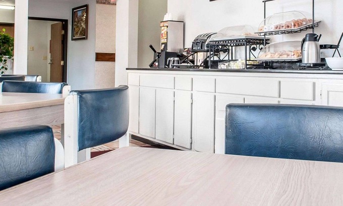Mesilla Park Hotel | Budget-Friendly Econo Lodge near Las Cruces University
