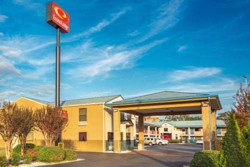 Laurel Cabin | Budget-Friendly Econo Lodge Laurel with Great Amenities