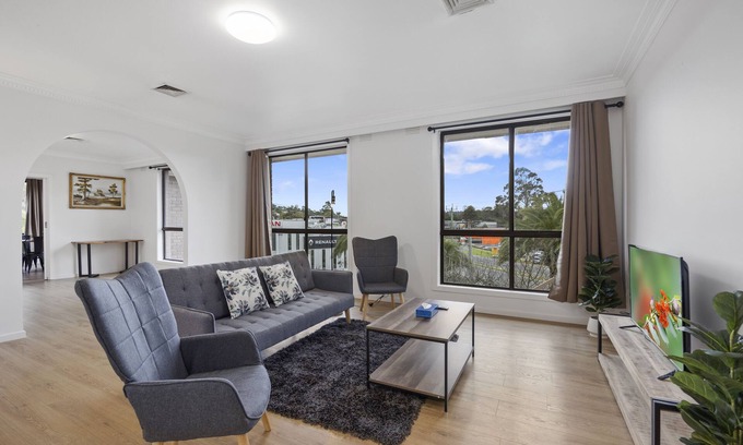 Lilydale Hotel | Budget-Friendly Econo Lodge Lilydale with Family Amenities