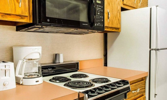 Mifflintown Hotel | Budget-Friendly Econo Lodge Mifflintown with Great Amenities