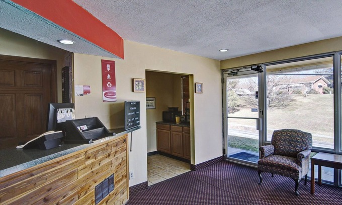 Bluefield Hotel | Budget-Friendly Econo Lodge Near Bluefield College