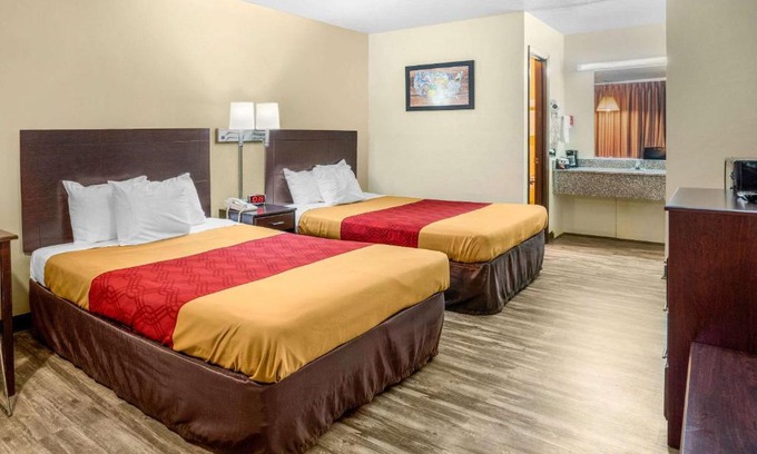 Rolla Cabin | Budget-Friendly Econo Lodge Near Missouri University