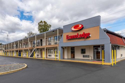Charlottesville Hotel | Budget-Friendly Econo Lodge North in Charlottesville
