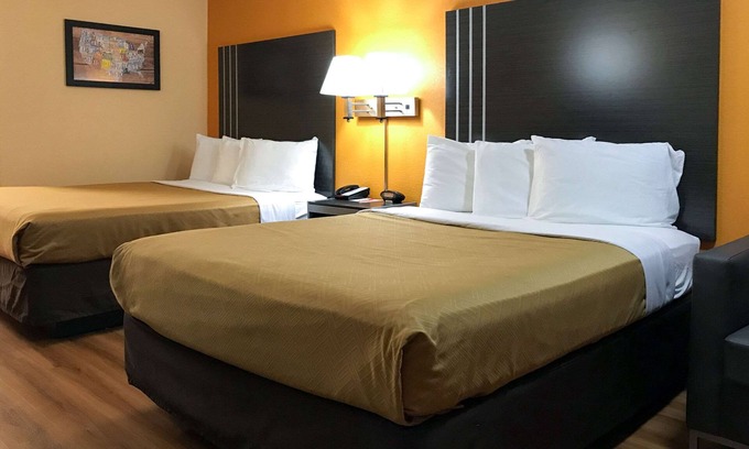 Purcell Hotel | Budget-Friendly Econo Lodge Purcell with Great Amenities