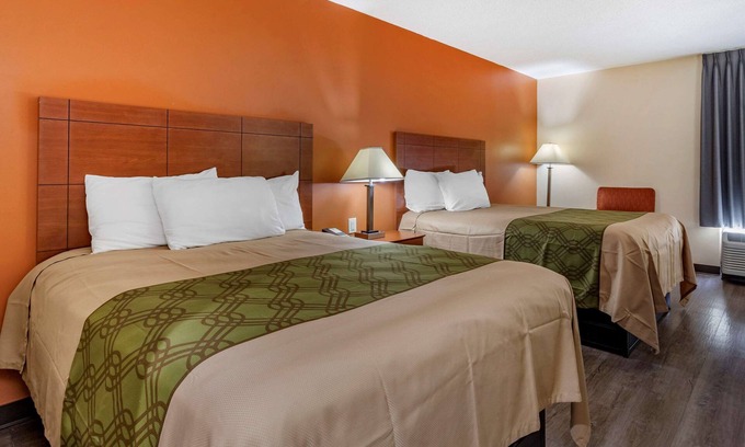 Russellville Hotel | Convenient Econo Lodge Saint Stephen with Breakfast Included