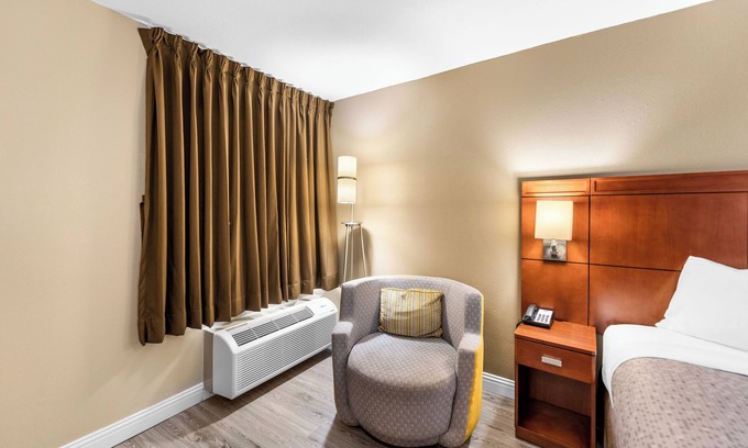 Texarkana Hotel | Comfortable Econo Lodge Texarkana I-30 with Breakfast Included