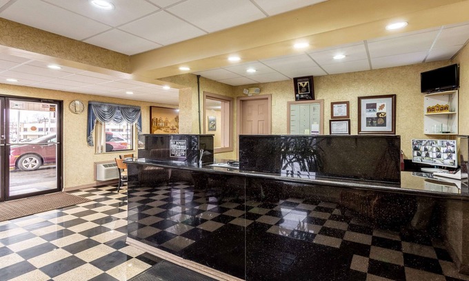 Morgantown Hotel | Budget-Friendly Econo Lodge with Family Amenities & Dining