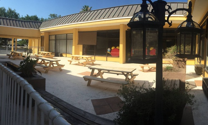 National Gardens Hotel | Budget-Friendly Stay at Econo Lodge with Pool & Spa Access