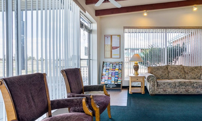 Wa Keeney Hotel | Budget-Friendly Stay at Econo Lodge with Spa & Restaurant
