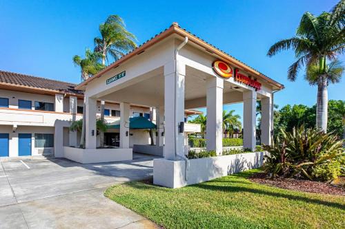 Vero Beach Cabin | Discover Econo Lodge Vero Beach - Pet Friendly & Oceanfront
