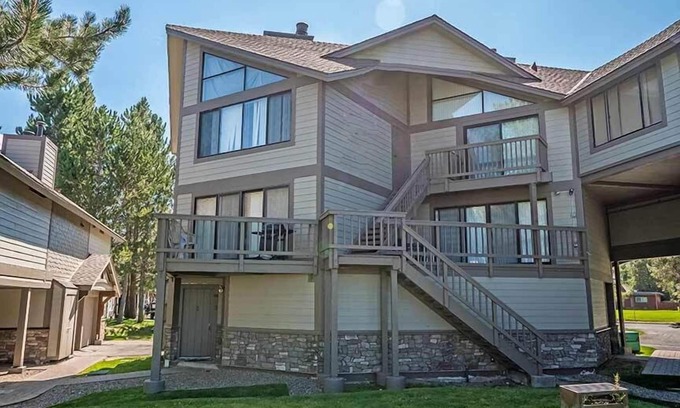 Tahoe Keys Condo | Budget-Friendly Waterfront Condo for 6 with Marina Views
