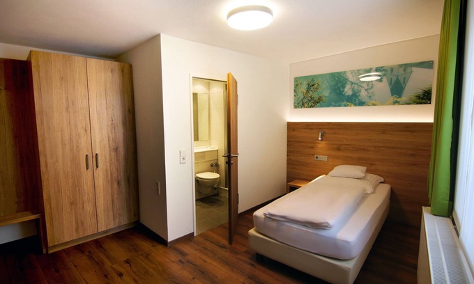 Blaubeuren Apartment | Budget-Friendly Economy Einzelzimmer with Breakfast Included