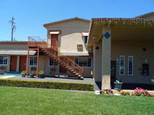 Morgan Hill Hotel | Budget-Friendly Economy Inn Morgan Hill for Family Stays