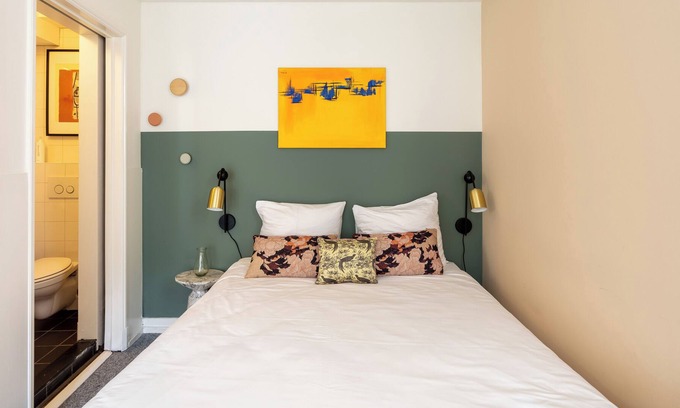 Nieuwmarkt en Lastage Apartment | Economy Studio close to Centraal Station (2pax) - Amsterdam Dockside Flats