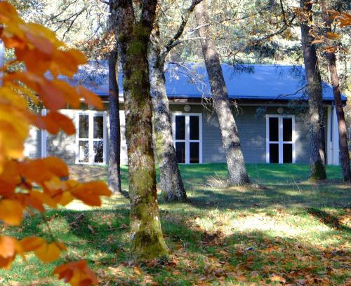 Saint-Yrieix-le-Dejalat Hotel | Pet-Friendly Ecoparc Des Monédières with Great Amenities