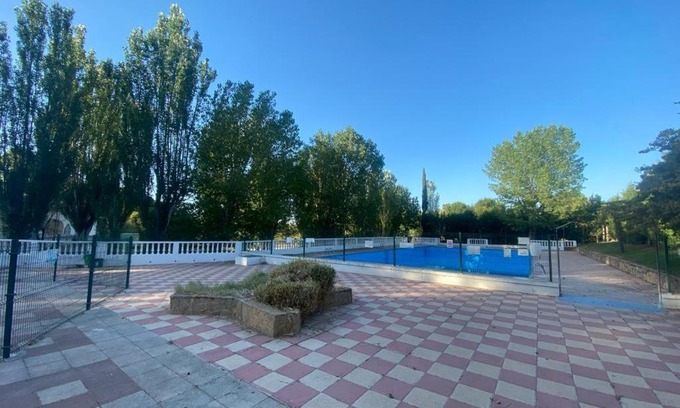 Albacete Hotel | Discover ECORESORT LOS SUEÑOS DEL JÚCAR with Pool & Pets
