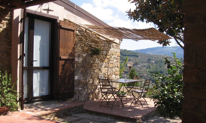 Frascinelle Apartment | Eco Retreat: Explore Nature, History, and Family-Friendly Fun