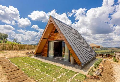 Sao Thome das Letras Ski Chalet | Top-Rated Ecovalle São Thomé with Hot Tub & Pet Friendly