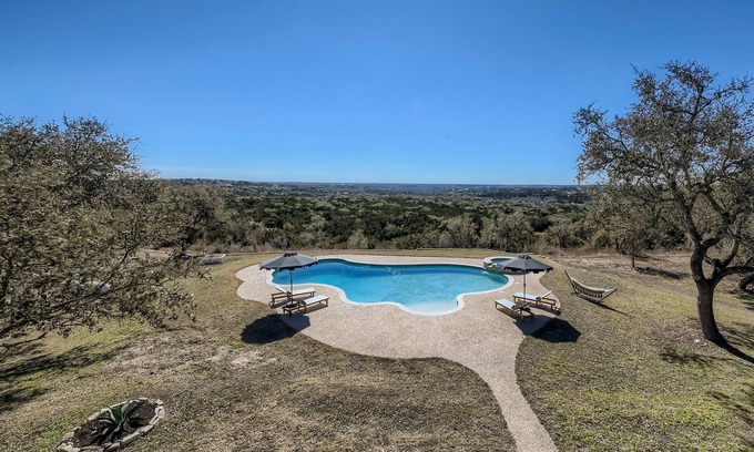Austin House | EcoView Villa: Stunning Pool, Spa & Breathtaking Views