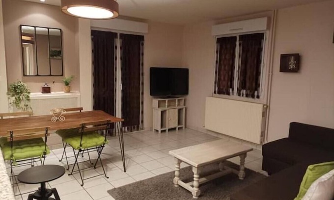 Les Serres - Vivier Apartment | Peaceful Ecully Apartment: Family-Friendly Retreat Awaits