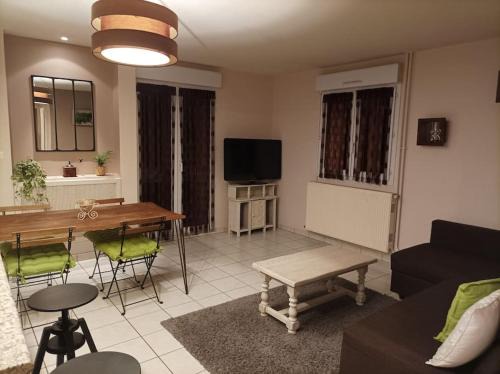 Les Serres - Vivier Apartment | Tranquil Ecully Apartment: Pet & Child Friendly Retreat