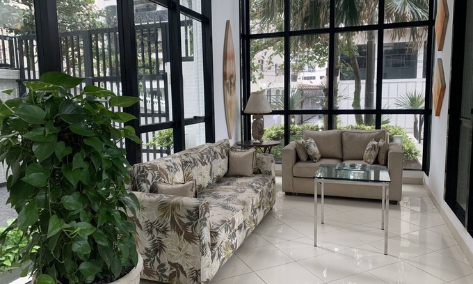 Pitangueiras Apartment | Cozy Ed. Saquarema: Oceanfront Retreat with Spa & Breakfast