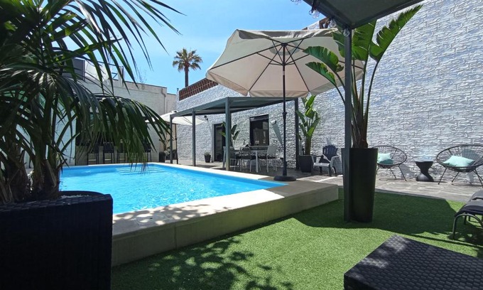 Castelldefels Villa | Experience Edard's Great House: Oceanfront Bliss Awaits
