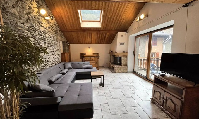 Val Cenis Apartment | Cozy Residence Maison Albrieux: Perfect for Groups & Pets