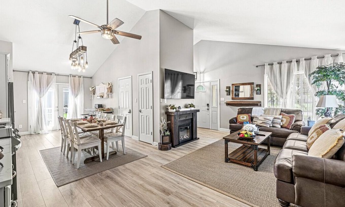 Noblesville House | Explore Edelweiss Chic Retreat: Spa & Family-Friendly Stays