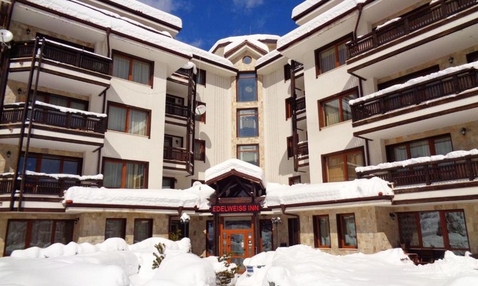 Shiligarnika Apartment | Pet-Friendly Edelweiss Inn Aparthotel with Hot Tub Access