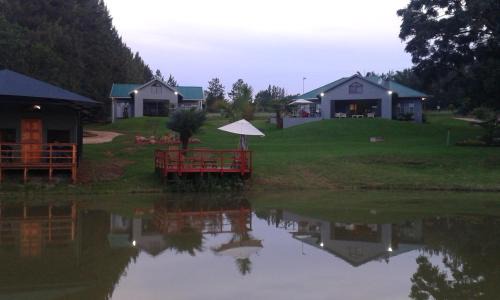White River Ski Chalet | Discover Eden Cottage: Family-Friendly with Breakfast Included