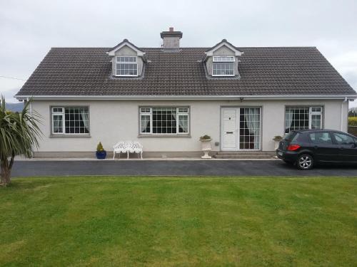 Carlingford House | Discover Eden House: 4-Star Pet-Friendly Retreat