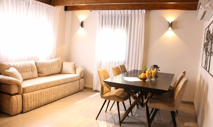Safed Apartment | Elegant Eden Apartment in Old City with Spa & Hot Tub