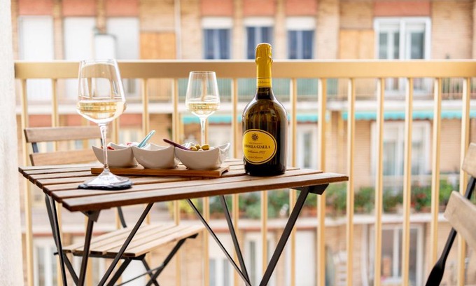 Vallecrosia Apartment | Ideal Eden: Family-Friendly Stay by the Sea with WiFi