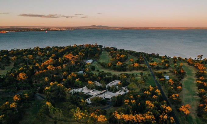 East Geelong Hotel | Relax at Eden Oak Geelong with Ocean Views & Family Amenities