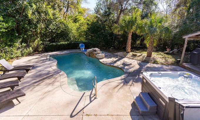 Wilmington House | Escape to Eden Oasis: Hot Tub, Pool & Ocean Views