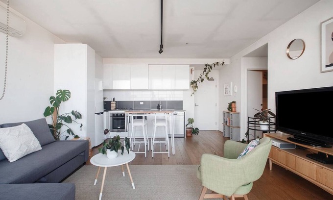Abbotsford Apartment | Eden of Abbotsford: A Peaceful Getaway on Johnston St